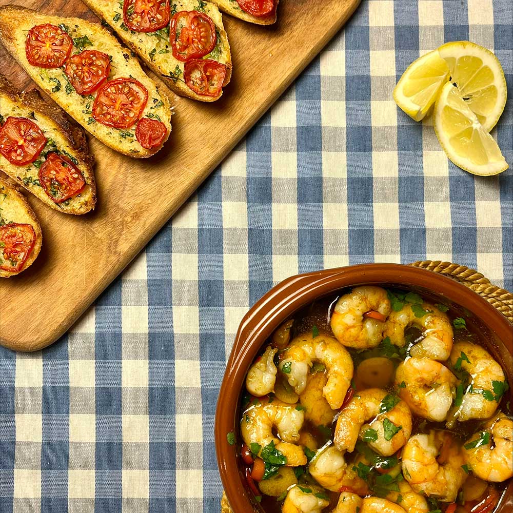 Olika rätter på ett bord