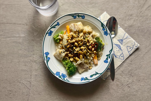 Kokosgryta med Alaska Pollock & Sticky Peanuts