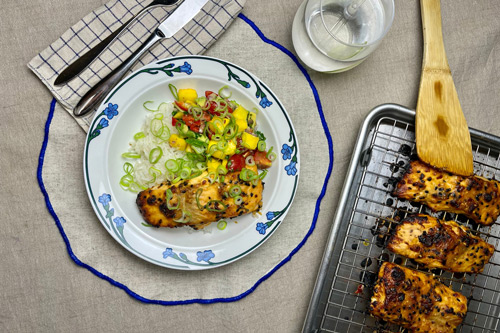 Laxbowl med kokosris & mangosalsa